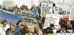 80年代初柏林一次大规模反核示威，抗议北约与华约的核对抗