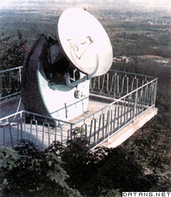 中国紫金山天文台的射电望远镜