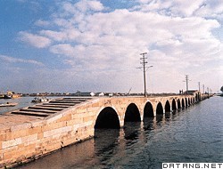 横跨玳玳河上的宝带桥
