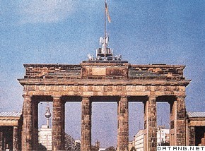 勃兰登堡门前的柏林墙